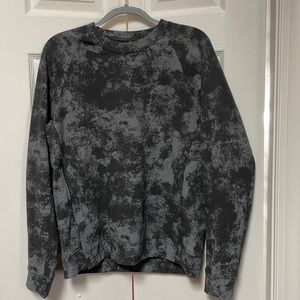 Men’s Lululemon long sleeve sweatshirt with a black and gray design size medium